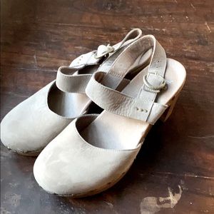 Dansko clog closed toe sandals. Size 40